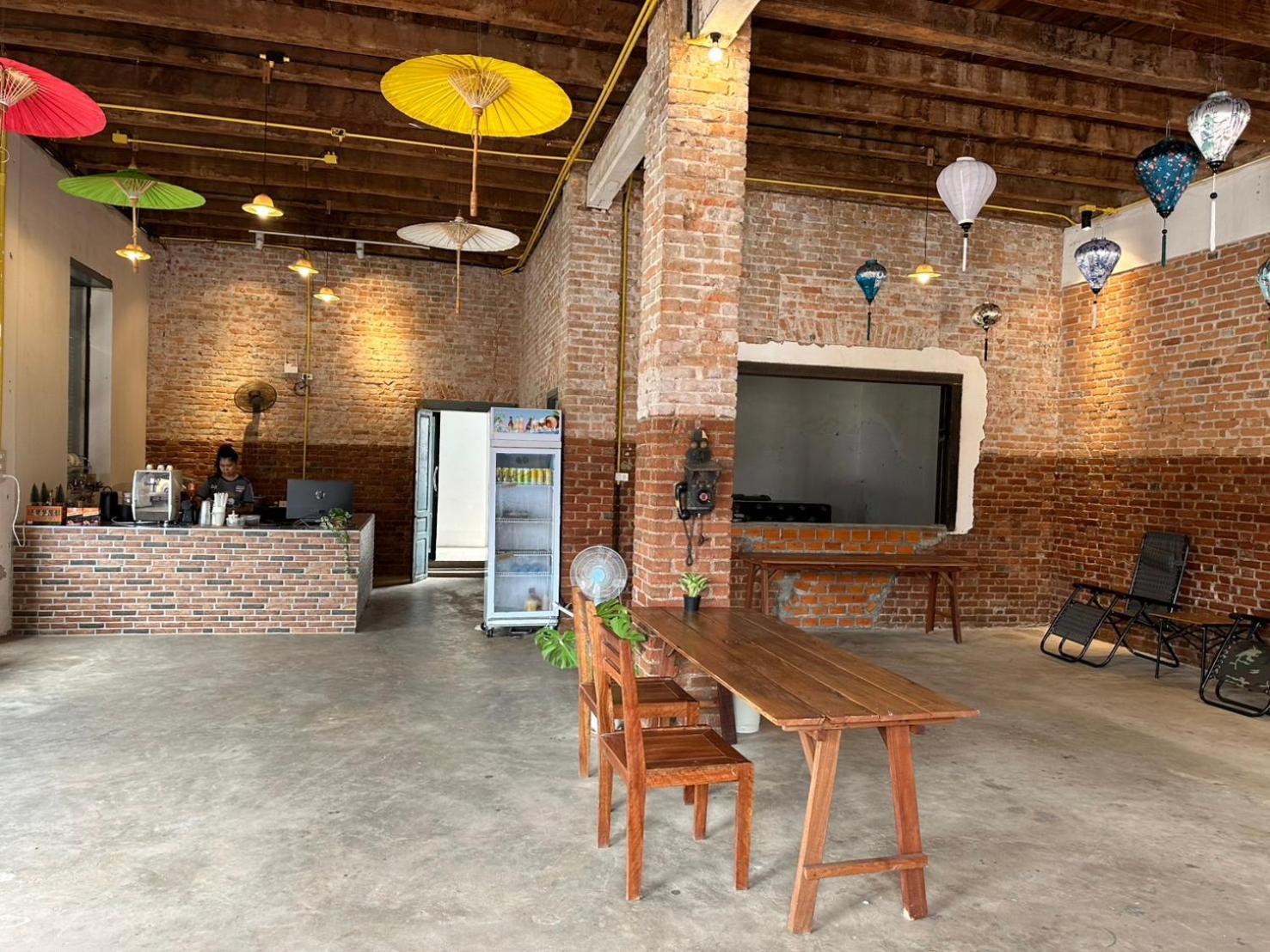 Via Thakhek Hostel & Cafe Bagian luar foto