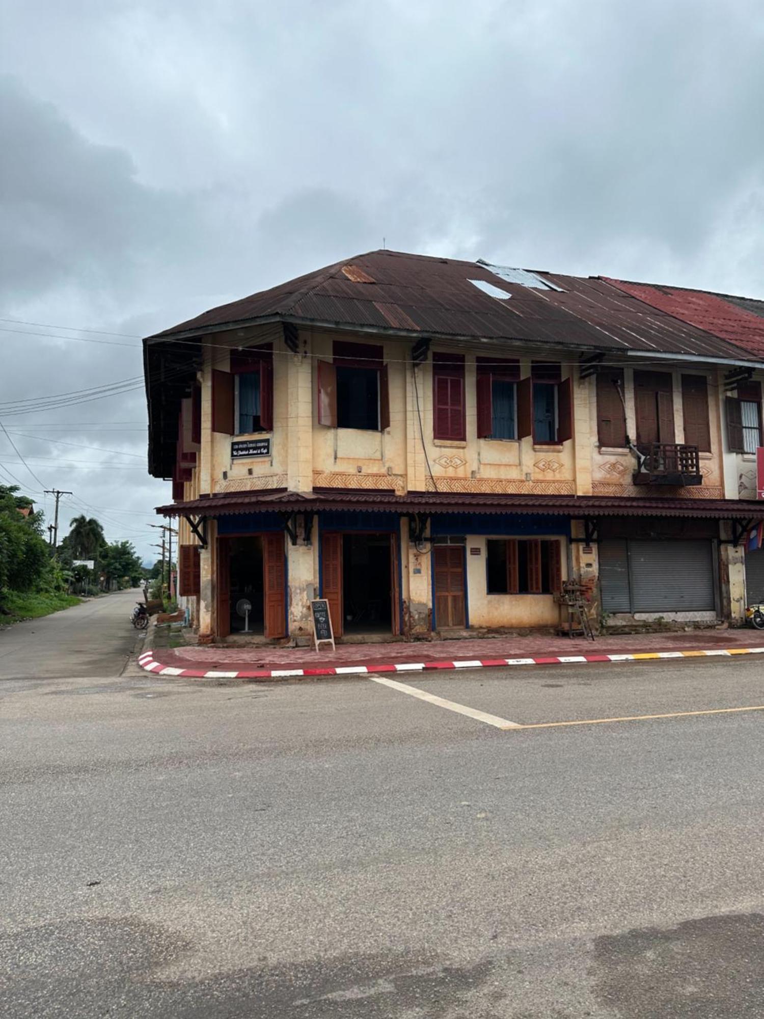 Via Thakhek Hostel & Cafe Bagian luar foto