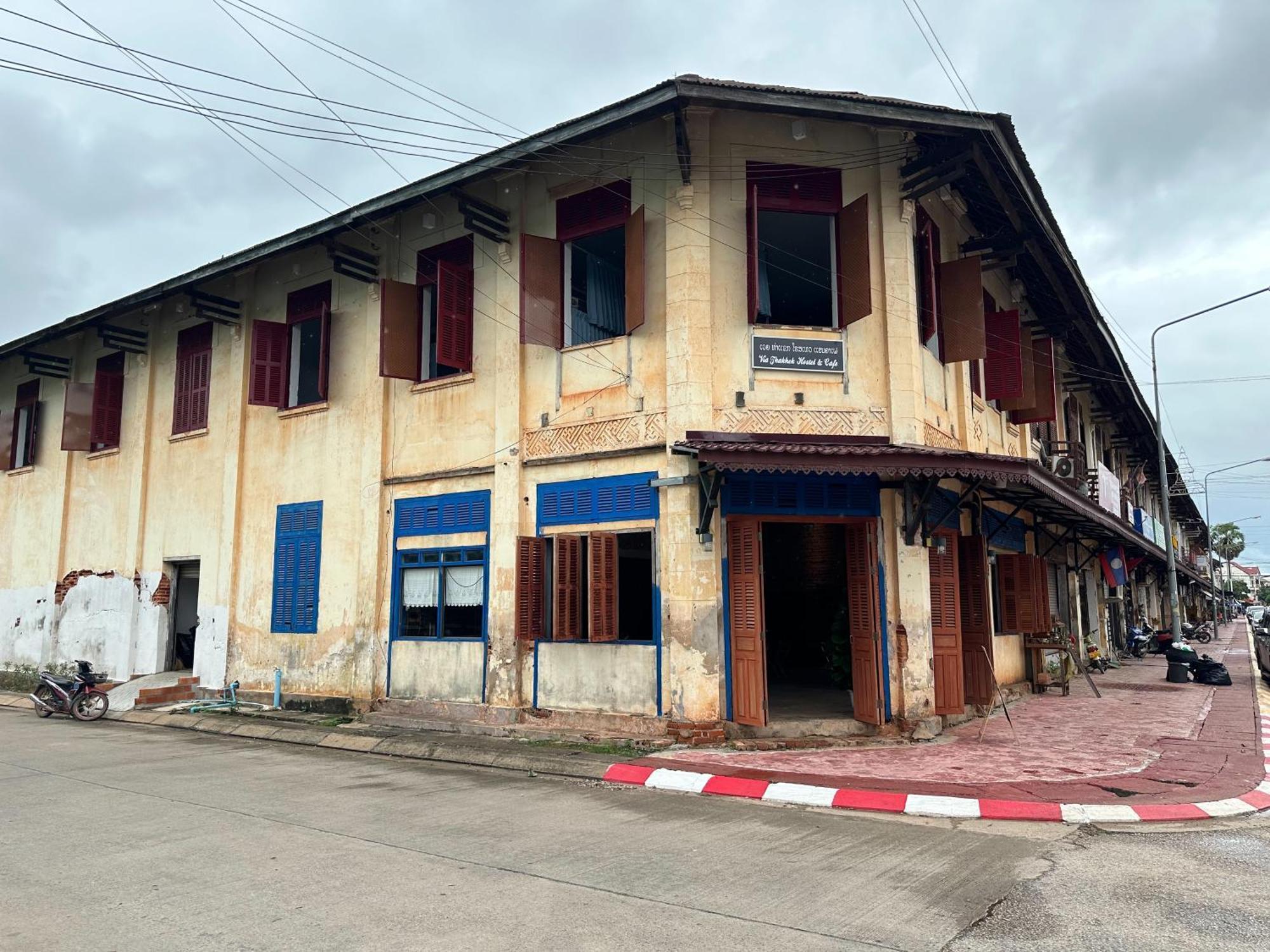 Via Thakhek Hostel & Cafe Bagian luar foto