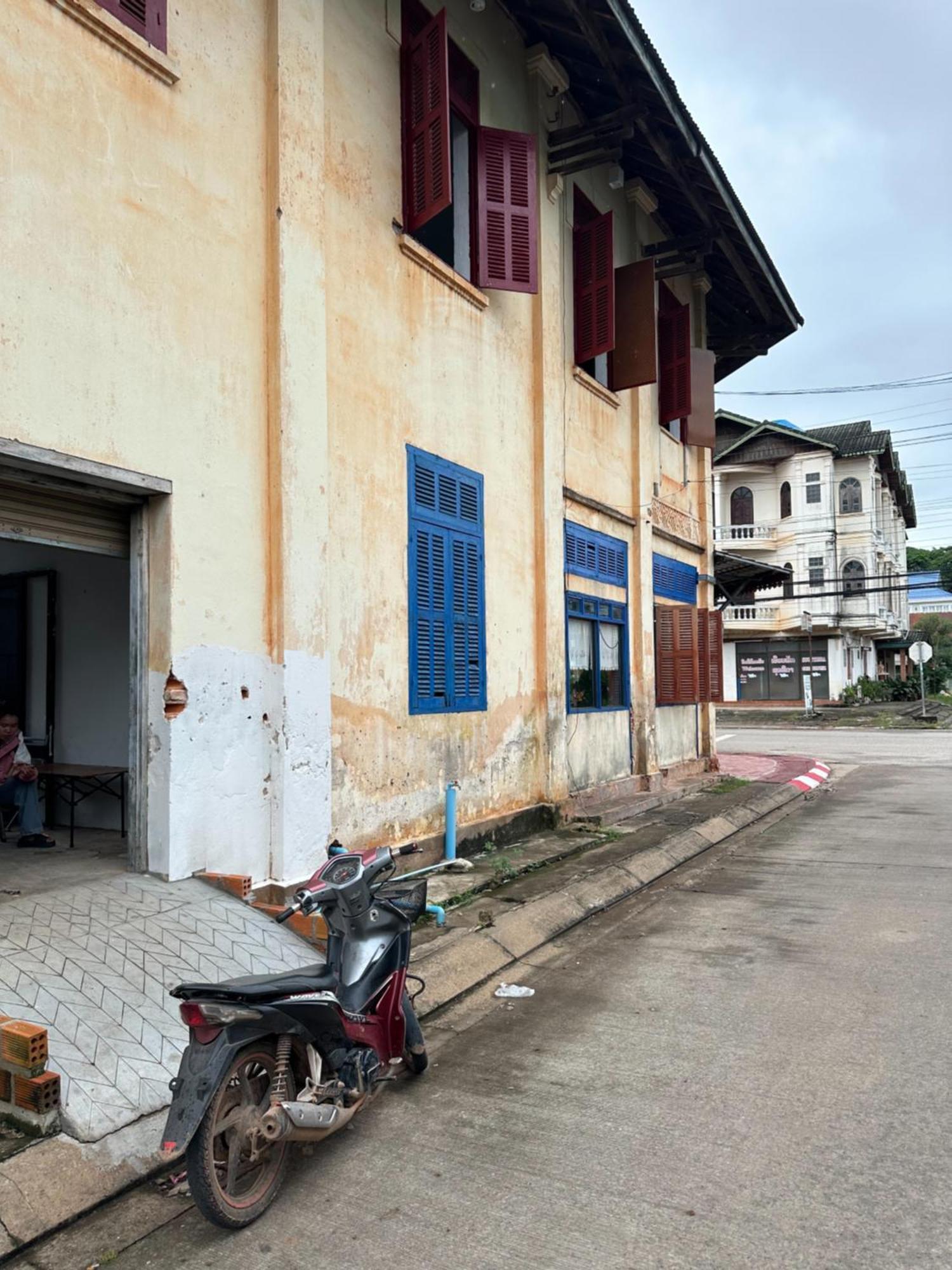 Via Thakhek Hostel & Cafe Bagian luar foto