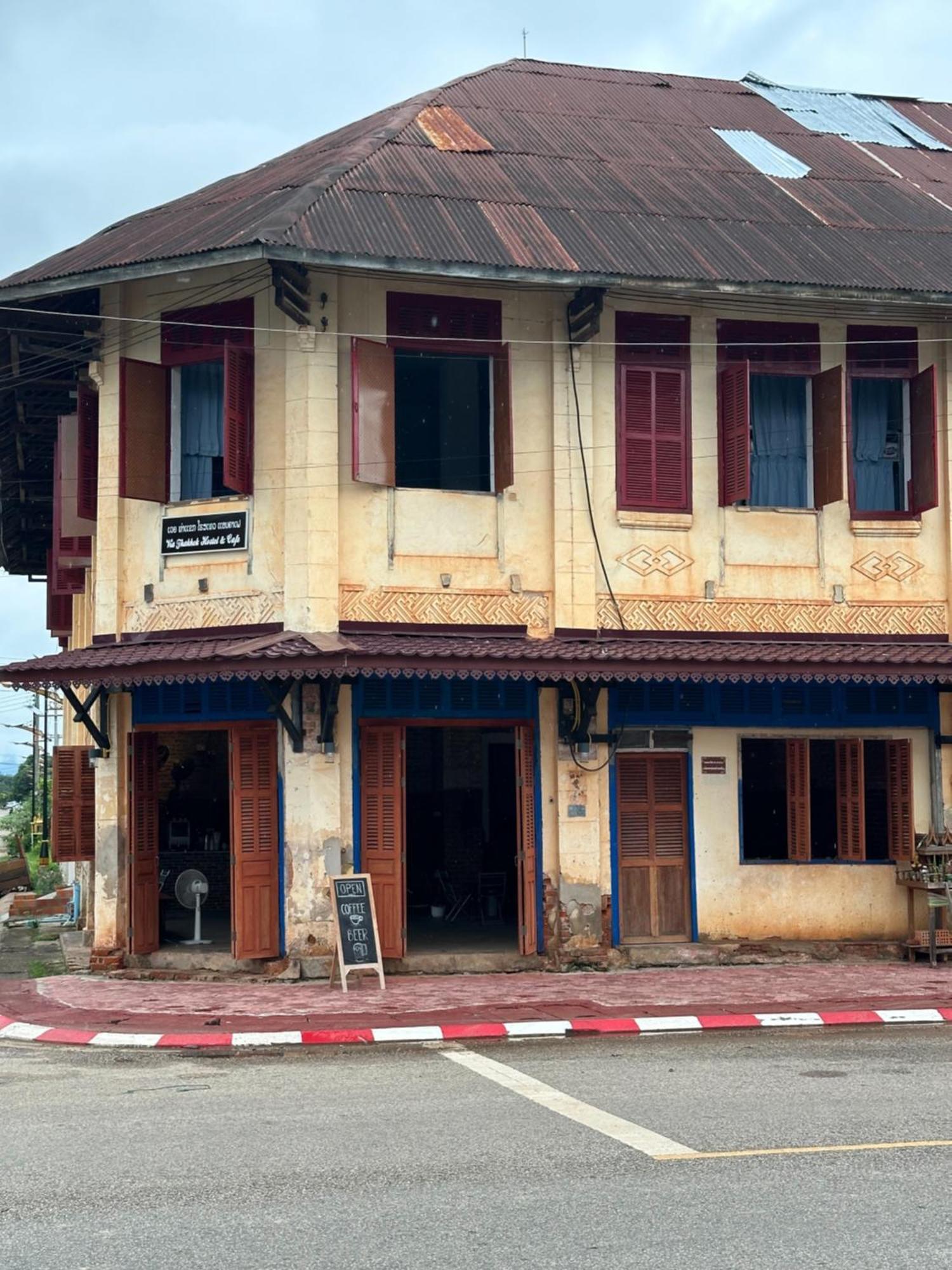 Via Thakhek Hostel & Cafe Bagian luar foto