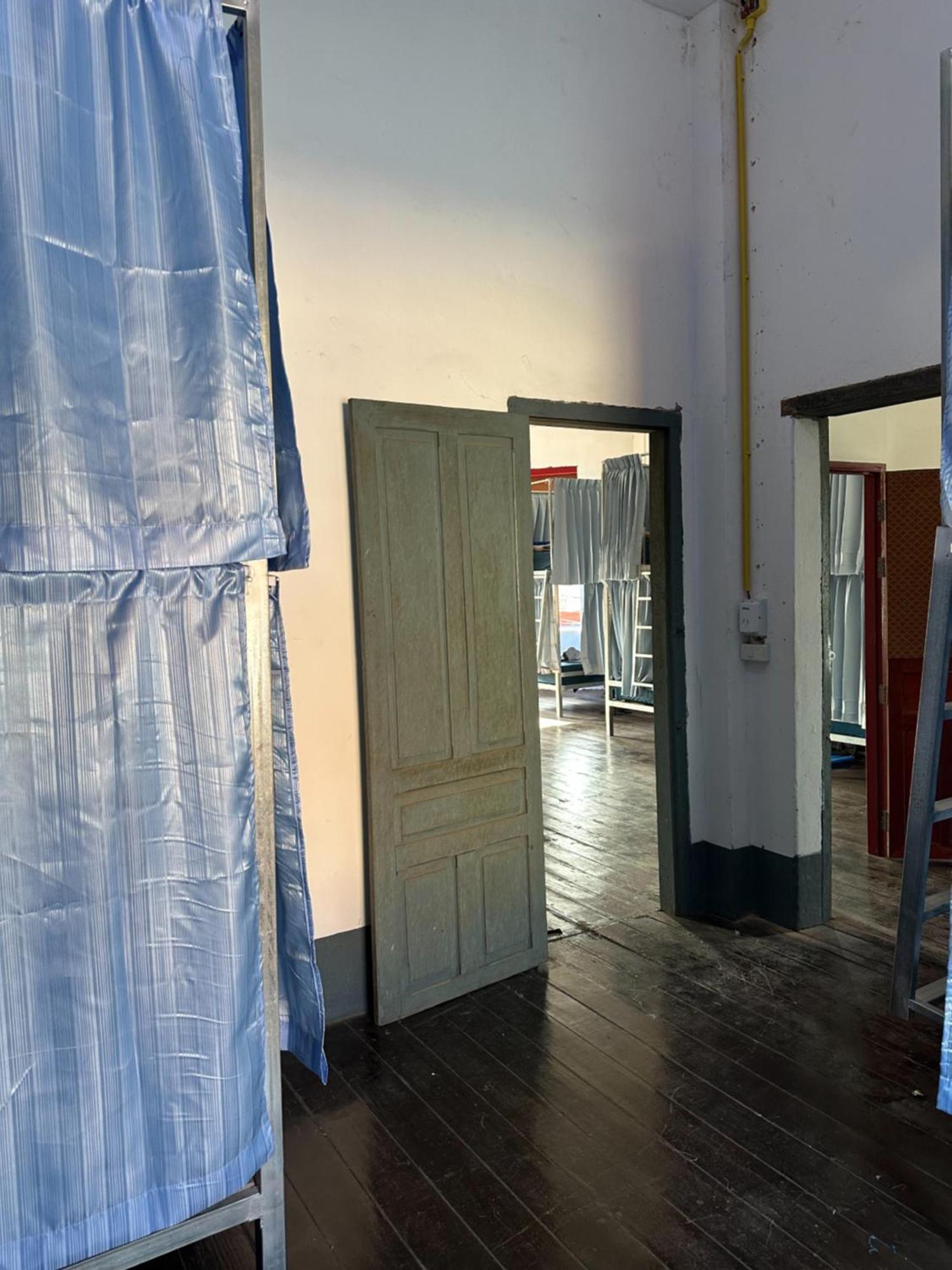 Via Thakhek Hostel & Cafe Bagian luar foto