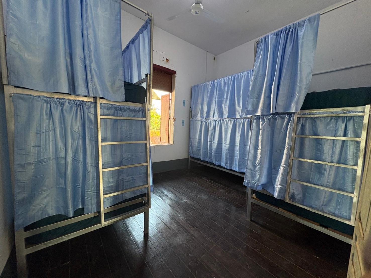 Via Thakhek Hostel & Cafe Bagian luar foto